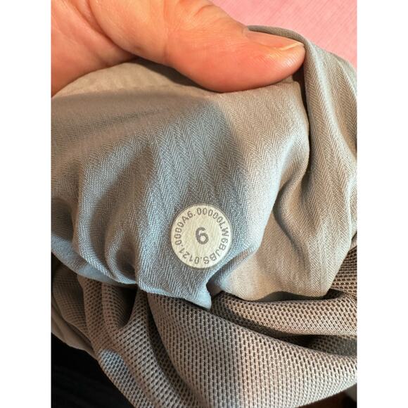 EUC Lululemon Beyond the Studio Crop Pants Grey Size 6‎ - Picture 3 of 3